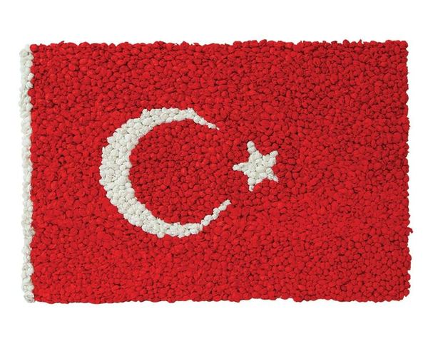 Bayrağımızı Yapıyoruz: kırmızı ve beyaz buruşturulmuş kağıt toplarıyla yapılmış Türk bayrağı